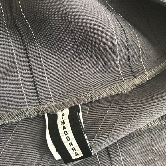 Pleated Bottom Grey Miniskirt - size Large - Picture 2 of 5